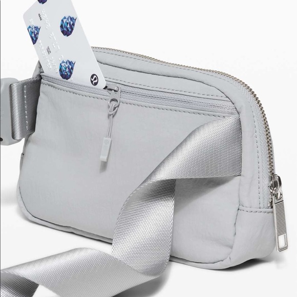 Lululemon Everywhere Belt Bag - Picture 6 of 12